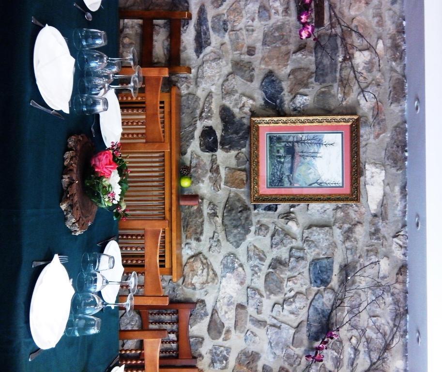 โอสตัล เนบันดิ Hotel เอสปินามา ภายนอก รูปภาพ